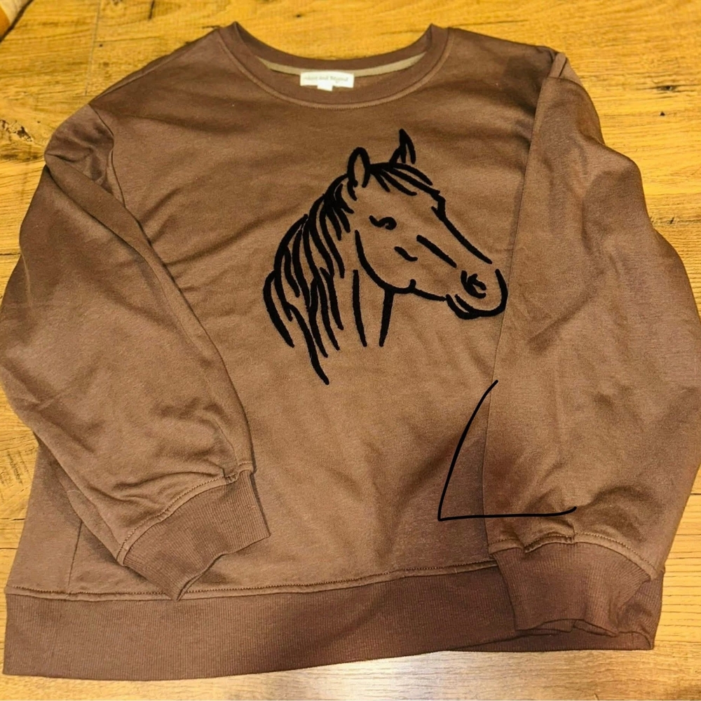 Men's Brown Horse Graphic Crewneck Sweatshirt